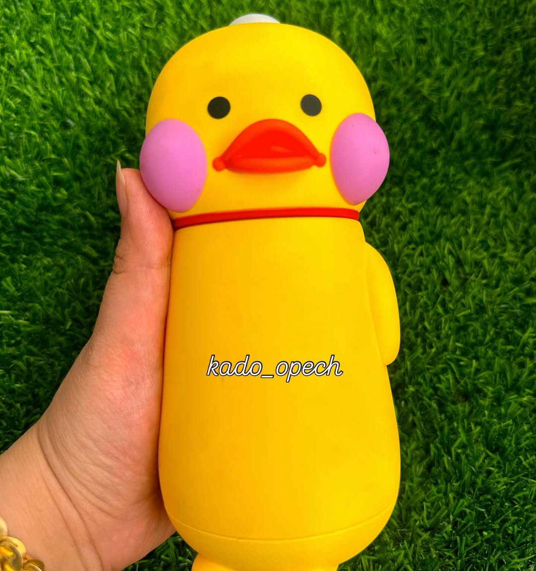 فلاسک شیشه ای بچه گونه جوجه طلا دارای بند آویز